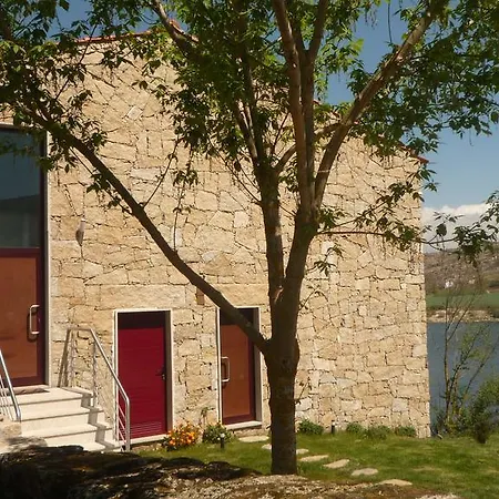 Casas Avela Brava * Negroes