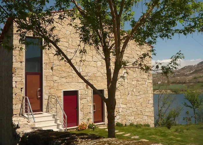 Casas Avela Brava * Negroes